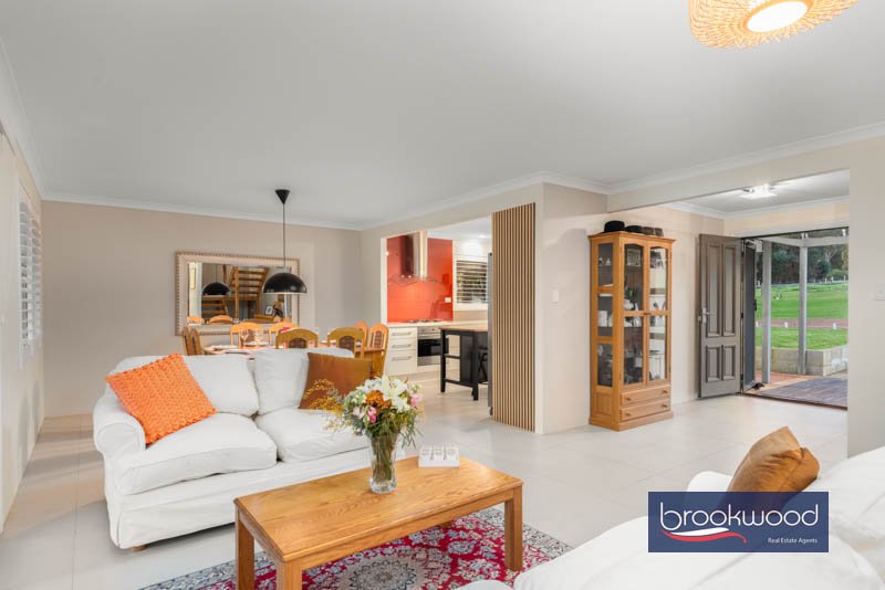 45 Strawberry Hill Drive, photo 3