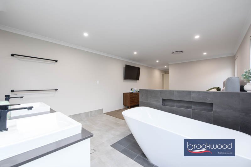 15 Emerald Street, photo 15