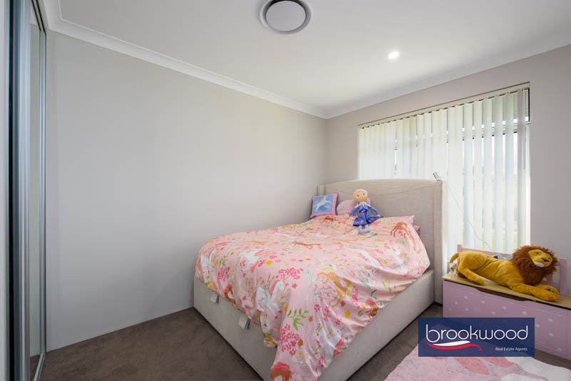 15 Emerald Street, photo 19